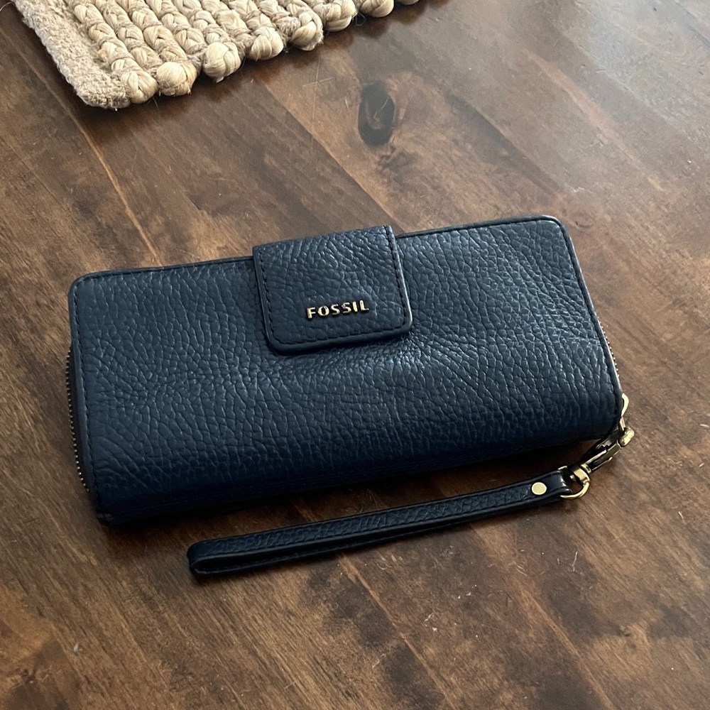 Fossil Navy blue Textured Leather Wristlet Wallet - Picture 2 of 13